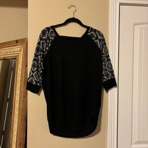 Black and white casual sweater top